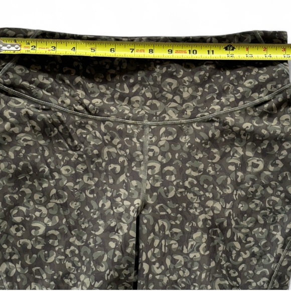 Lululemon Base Pace HR Tight 28” Camo Green Twill Multi NWT Size 12 - Picture 3 of 8